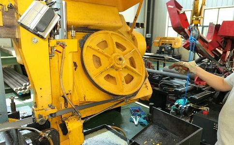 如何解决龙门卧式金属带锯床切削时出现的断带现象？