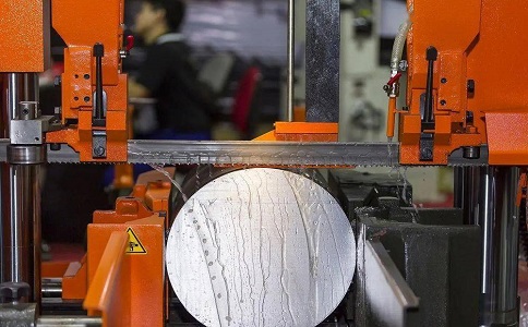 龙门立式金属带锯床切削出现跑带故障解决方法！